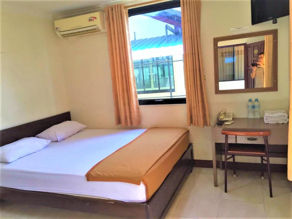 Hotel Aroma Inn Pontianak Zewnętrze zdjęcie